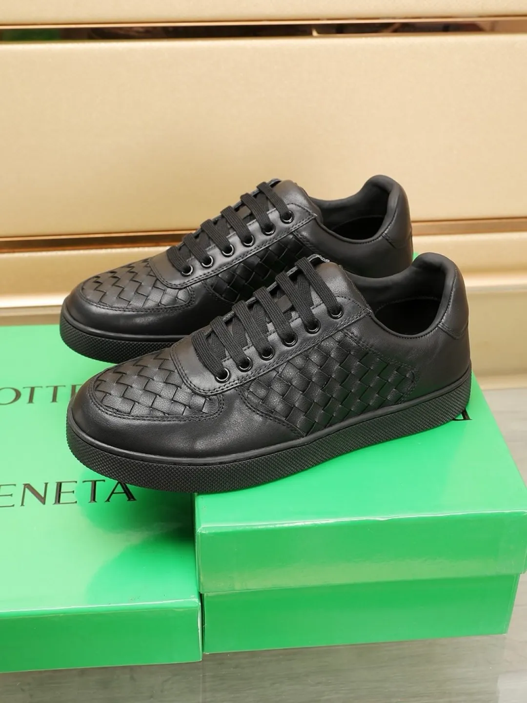 Men's Men's Shoes💰P 500💰【BV】Classic Casual Shoes🔍Winning the world's recognized top brand with details and creativity, the details highlight traditional hand stitching. The upper is made of original first-layer cowhide woven surface, and the cowhide lining is environmentally friendly. ♻️Does not fade. 💪Sole: Rubber original outsole specially provided by the original factory. ⚠Can be entered and exited at will. Welcome to compare. ⚠Number of sizes: 38-45 (customized in 45)
